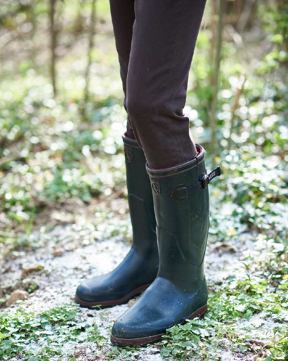 Bronze coloured Aigle Parcours 2 ISO Wellington Boots on forest background #colour_bronze