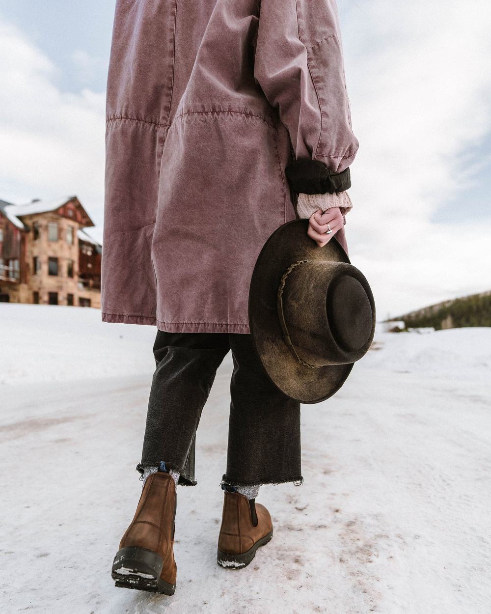 Antique Brown coloured Blundstone 1477 Antique Brown Waterproof Boots on snow background #colour_antique-brown