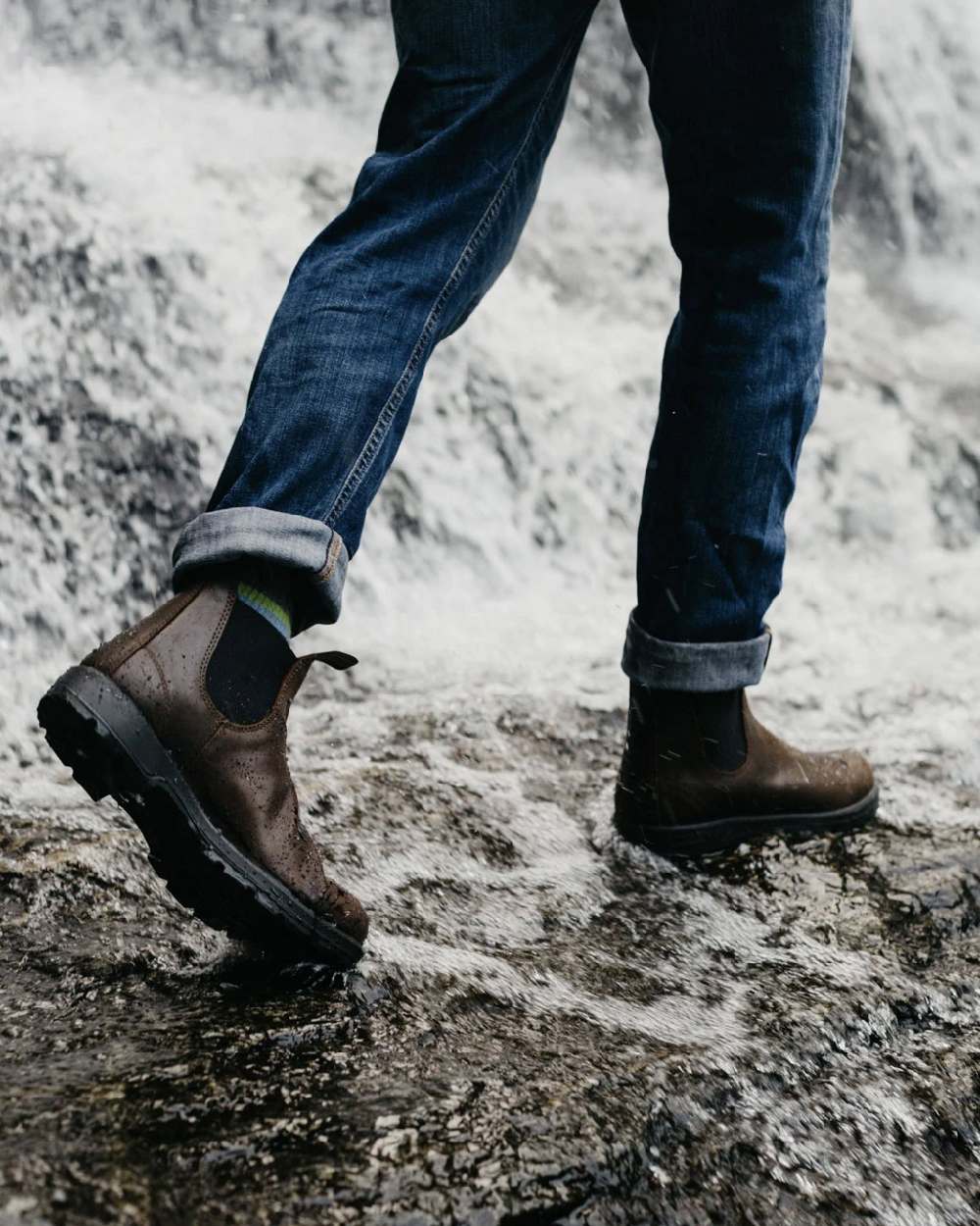 Antique brown coloured Blundstone 1609 Antique Brown Boots on waterfall background #colour_antique-brown