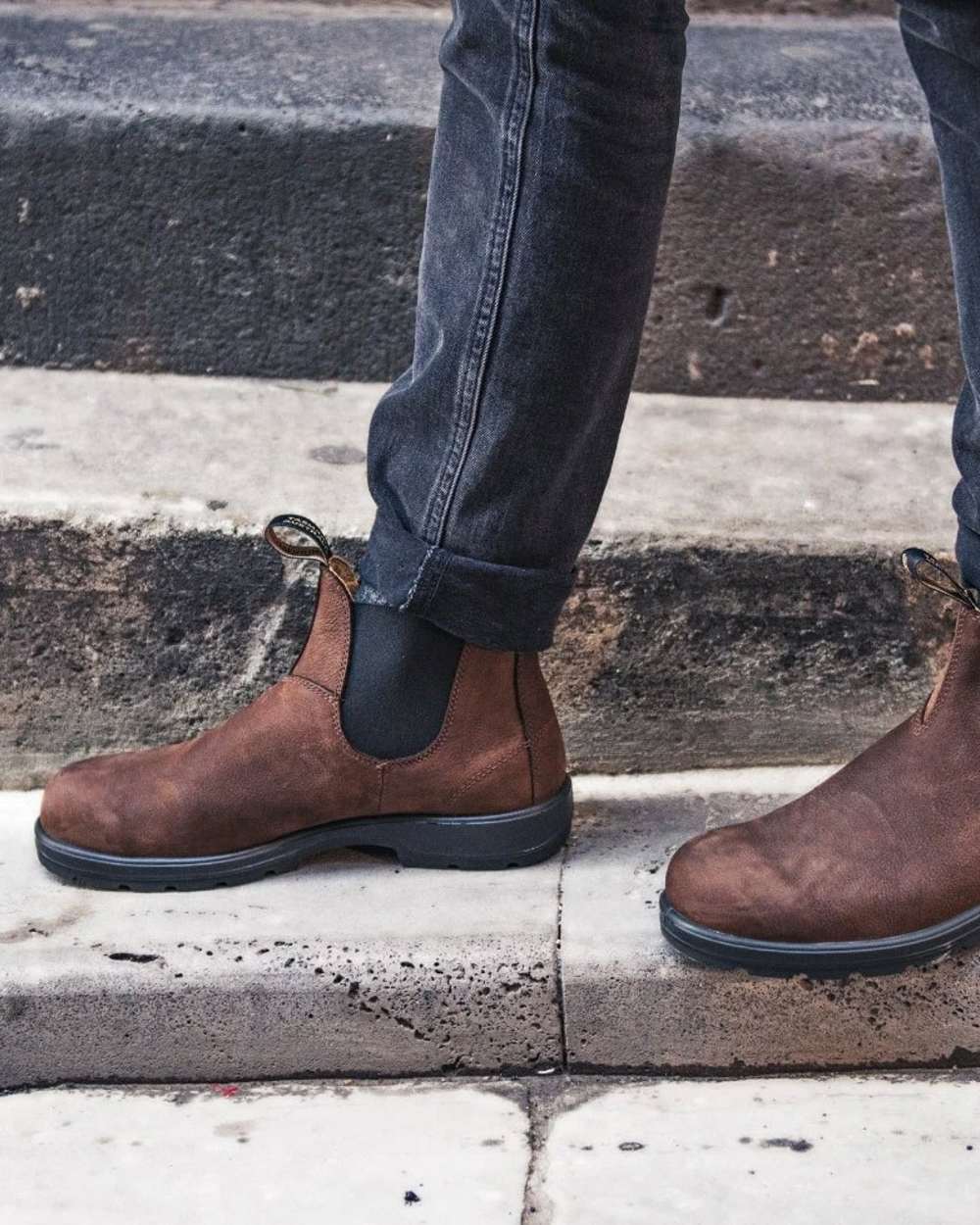 Antique brown coloured Blundstone 1609 Antique Brown Boots on stairs background #colour_antique-brown