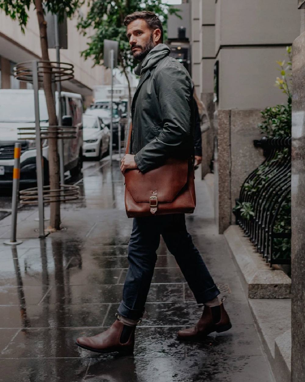 Chestnut Brown coloured Blundstone 1900 Chestnut Brown Dress Boots on street background #colour_chestnut-brown