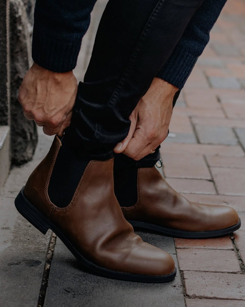 Chestnut Brown coloured Blundstone 1900 Chestnut Brown Dress Boots on street background #colour_chestnut-brown