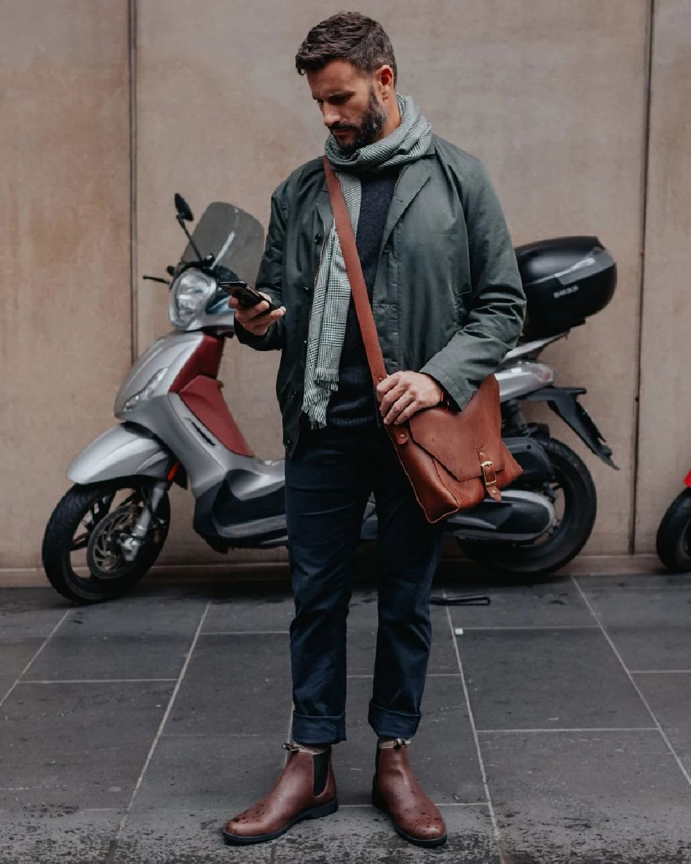 Chestnut Brown coloured Blundstone 1900 Chestnut Brown Dress Boots on street background #colour_chestnut-brown