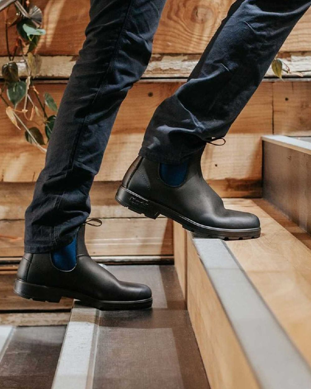 Black Navy coloured Blundstone 1917 Boots Black with Navy Elastic on stairs background #colour_black-navy
