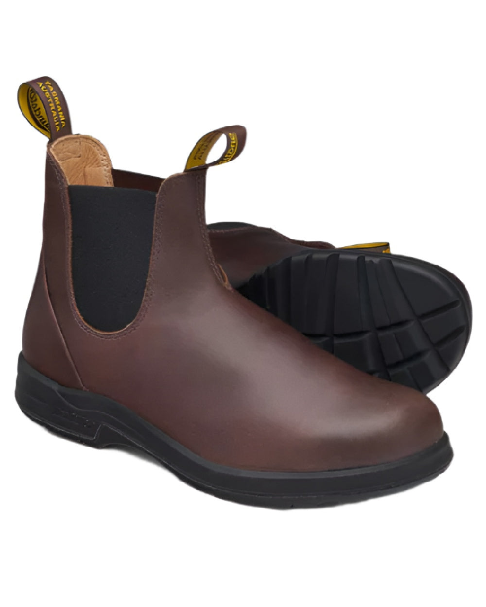 Cocoa Brown Coloured Blundstone 2057 Cocoa Brown Chelsea Boots on white background #colour_cocoa-brown