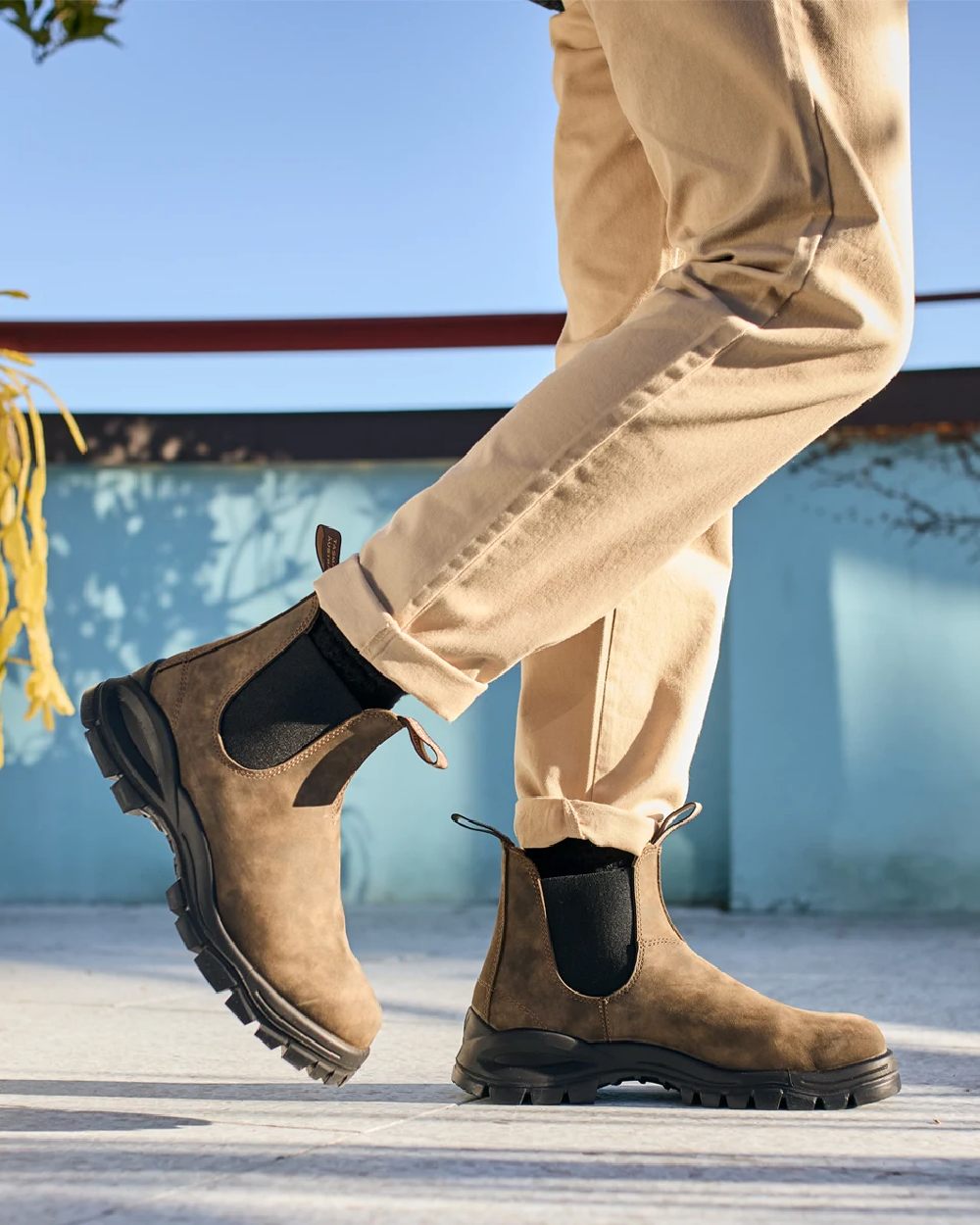 Rustic Brown coloured Blundstone 2239 Leather Chelsea Boots on street background #colour_rustic-brown