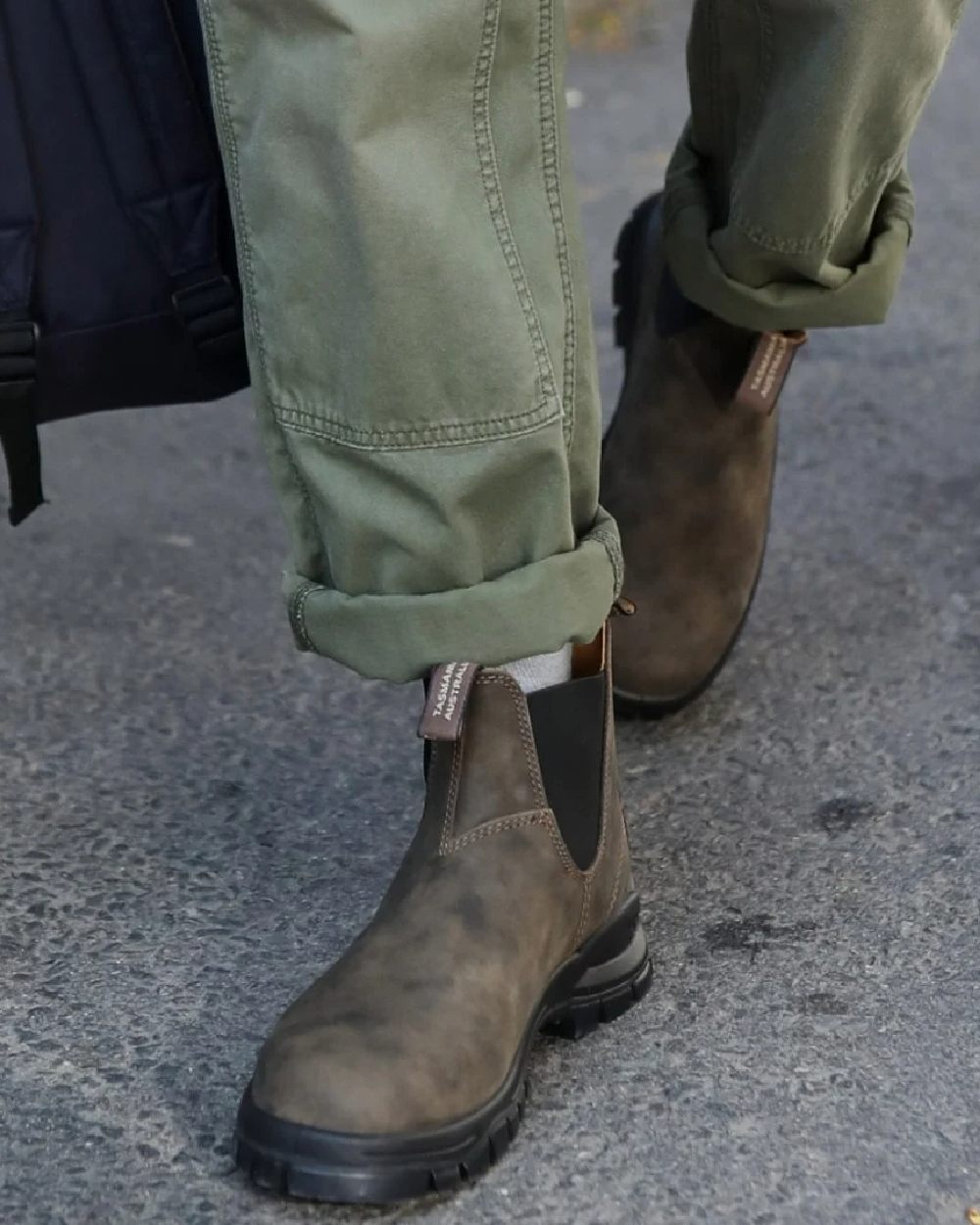 Rustic Brown coloured Blundstone 2239 Leather Chelsea Boots on street background #colour_rustic-brown
