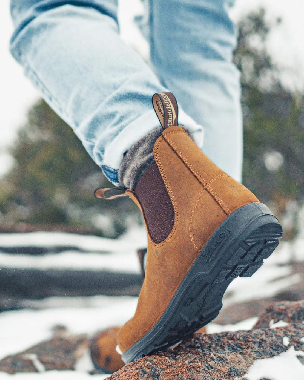Saddle Brown coloured Blundstone 562 Saddle Brown Leather Boots on white background #colour_saddle-brown