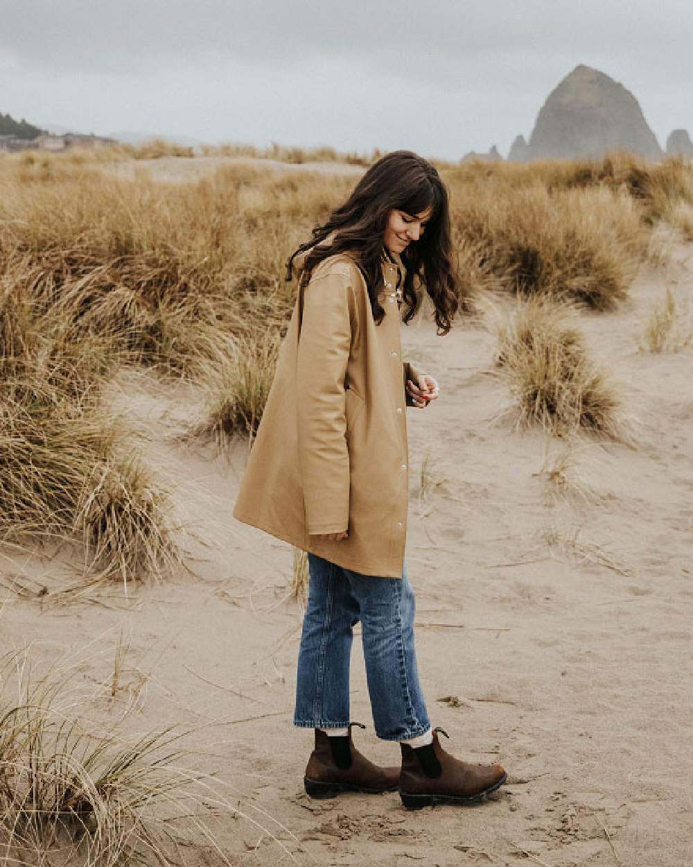 Antique Brown coloured Blundstone Womens 1673 Chelsea Boots on desert background #colour_antique-brown