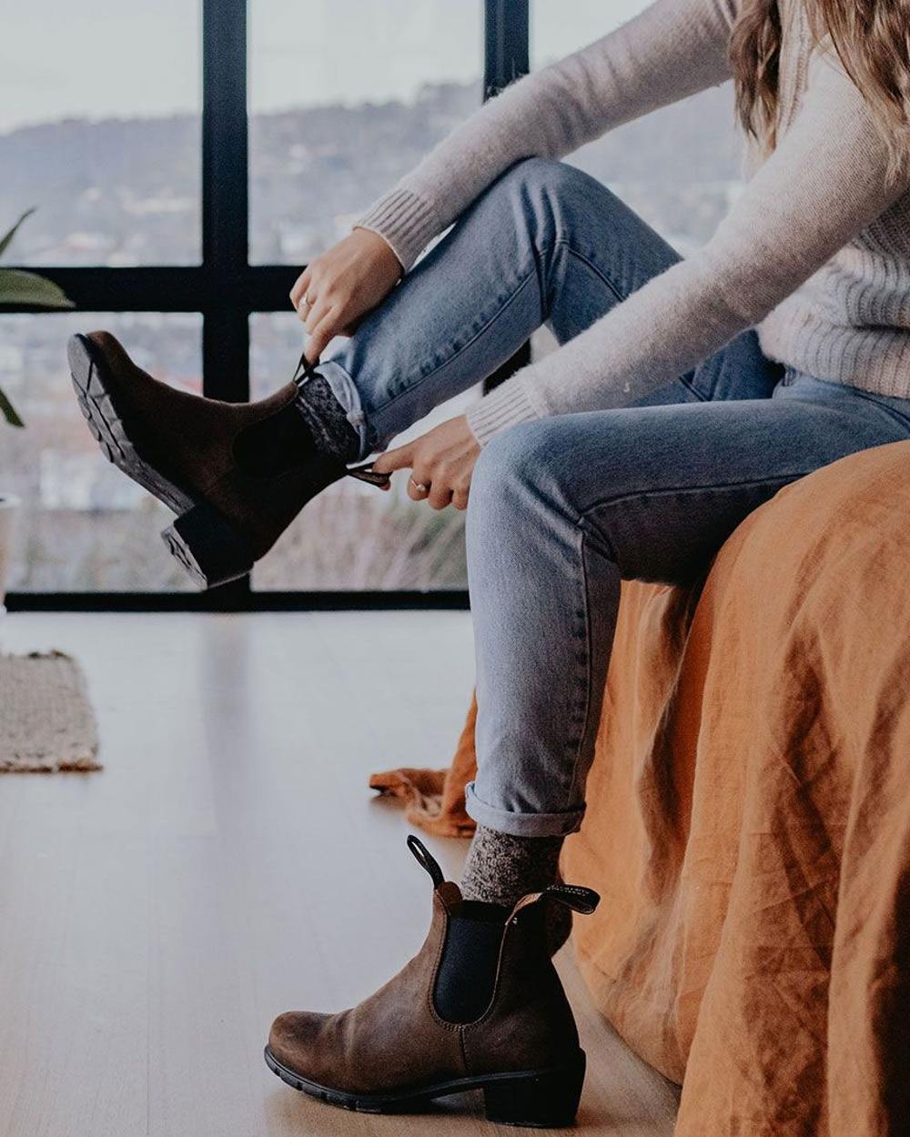 Antique Brown coloured Blundstone Womens 1673 Chelsea Boots on bedroom background #colour_antique-brown