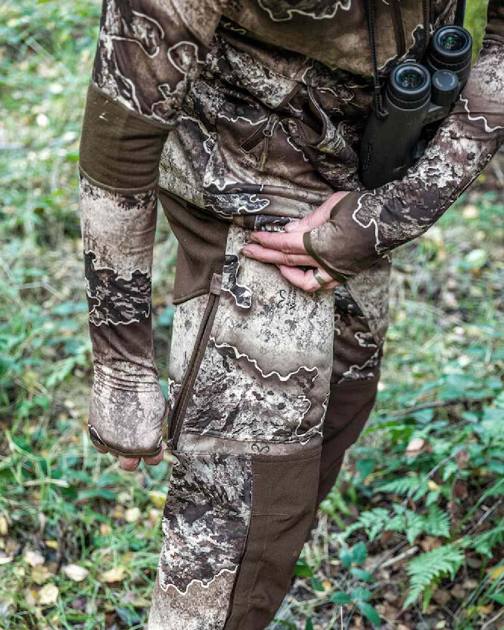 Realtree Excape coloured Deerhunter Excape Insulated Cardigan on forest background #colour_realtree-excape