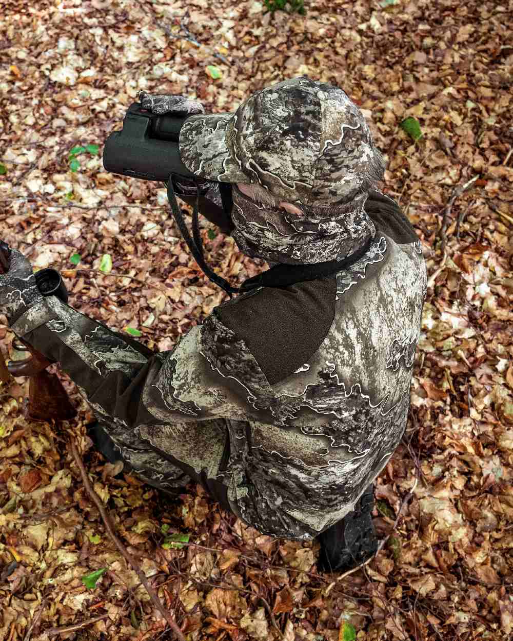 Realtree Excape coloured Deerhunter Excape Light Jacket on leaf background #colour_realtree-excape