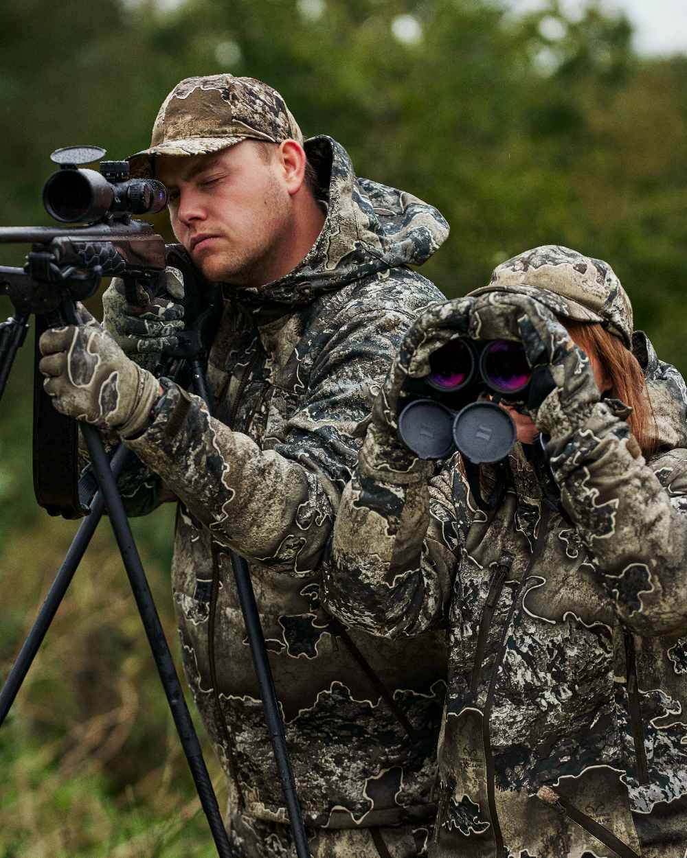 Realtree Excape coloured Deerhunter Excape Mittens on forest background #colour_realtree-excape