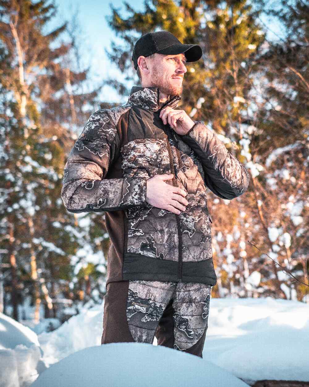 Realtree Excape coloured Deerhunter Excape Quilted Jacket on snow background #colour_realtree-excape