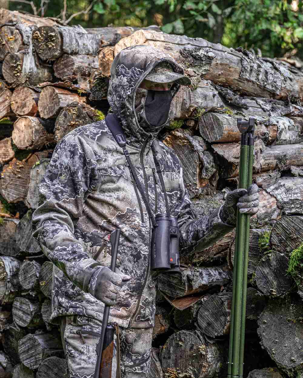 Realtree Excape coloured Deerhunter Excape Softshell Jacket on wood background #colour_realtree-excape
