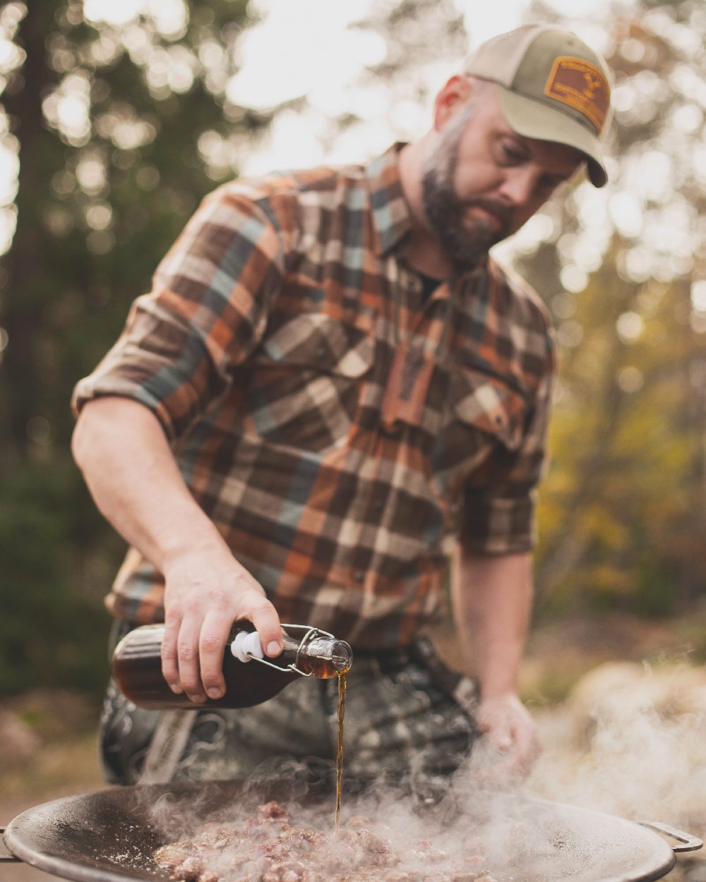 Realtree Excape coloured Deerhunter Excape Softshell Trousers on blurry background #colour_realtree-excape