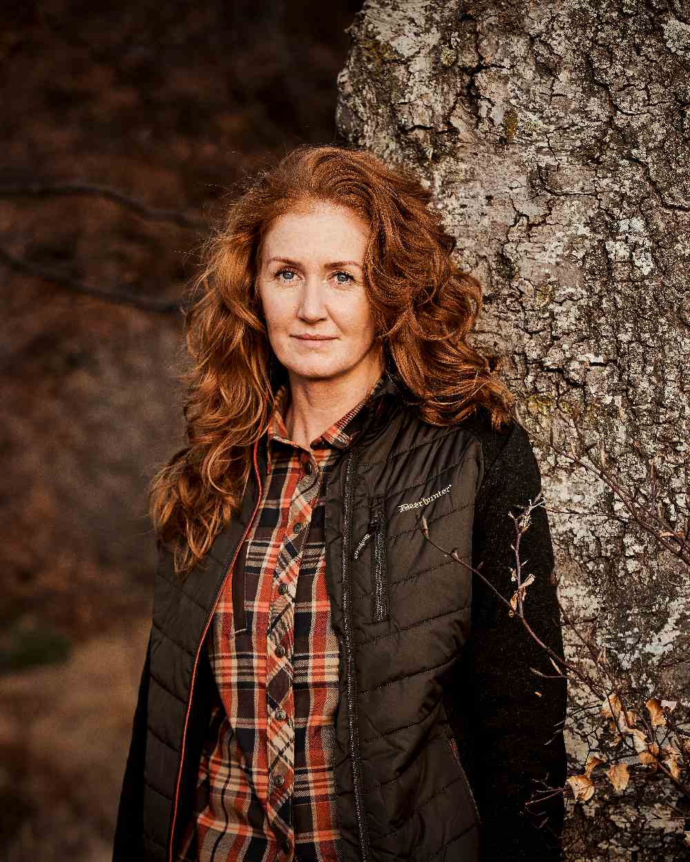 Brown Leaf Coloured Deerhunter Lady Caroline Padded Jacket on tree background #colour_brown-leaf