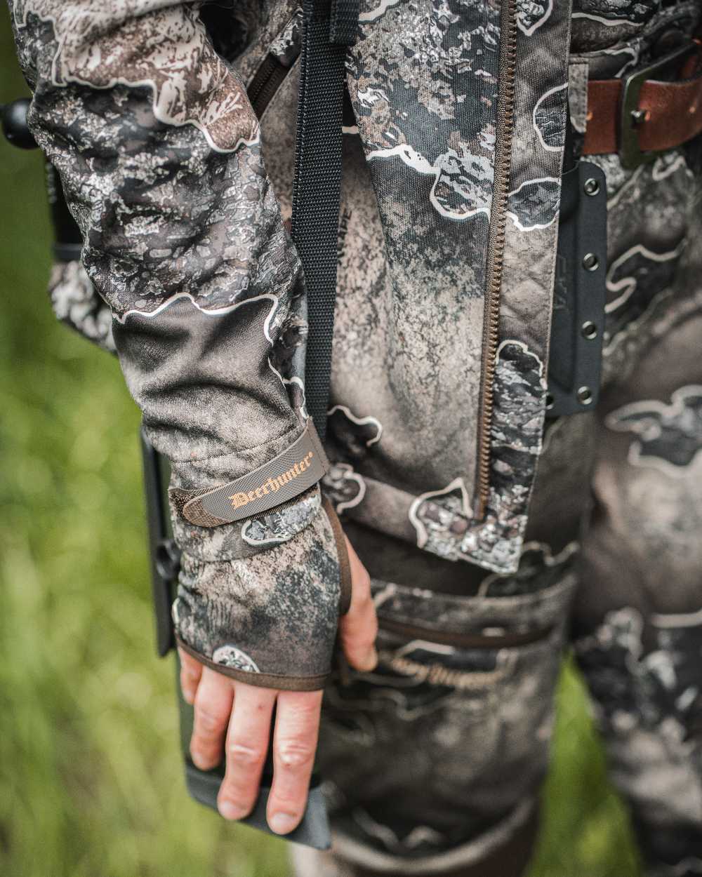 Realtree Excape coloured Deerhunter Lady Excape Softshell Jacket on blurry background #colour_realtree-excape