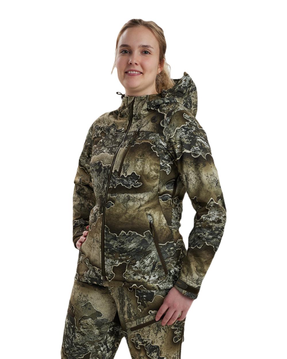 Realtree Excape coloured Deerhunter Lady Excape Softshell Jacket on white background #colour_realtree-excape