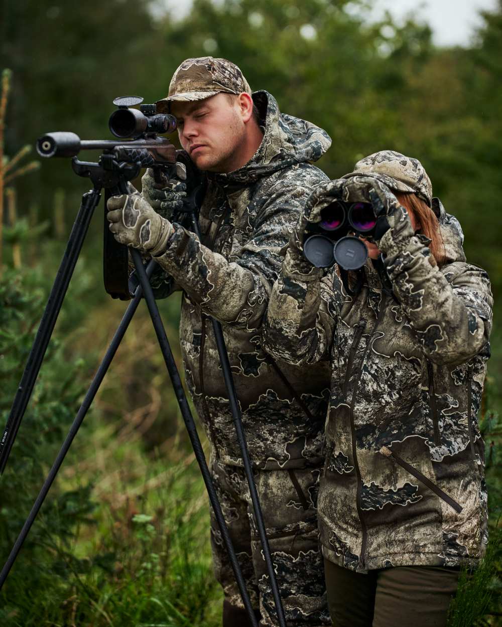 Realtree Excape coloured Deerhunter Lady Excape Winter Jacket on blurry background #colour_realtree-excape