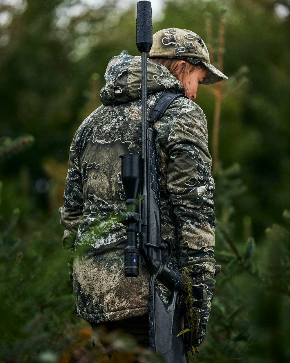 Realtree Excape coloured Deerhunter Lady Excape Winter Jacket on blurry background #colour_realtree-excape