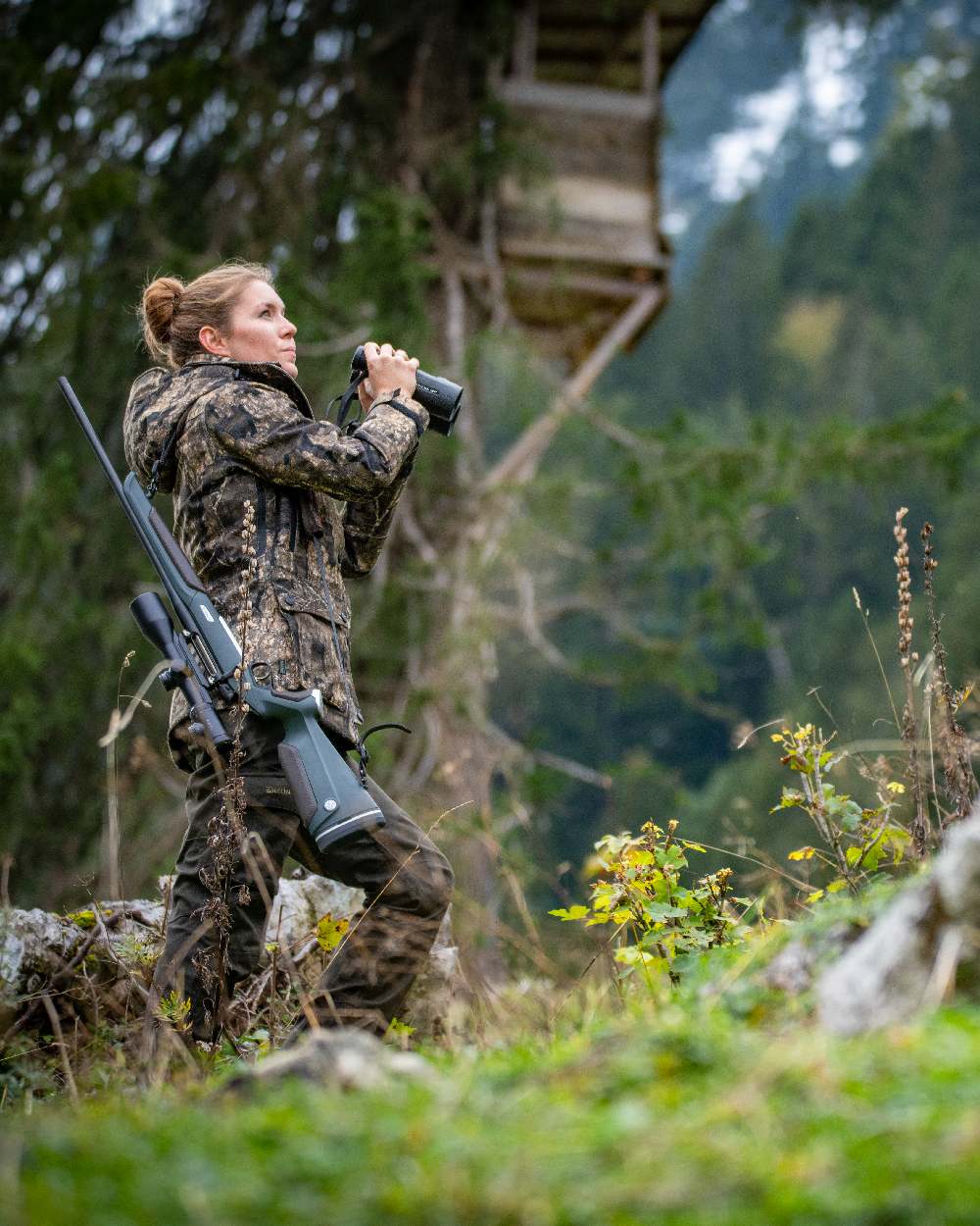 Realtree Timber Coloured Deerhunter Lady Gabby Jacket on forest background #colour_realtree-timber