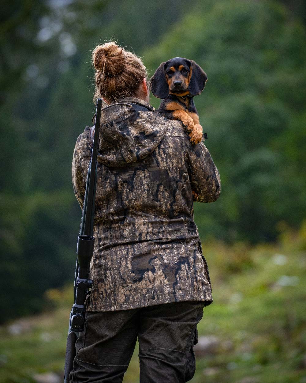 Realtree Timber Coloured Deerhunter Lady Gabby Jacket on blurry background #colour_realtree-timber