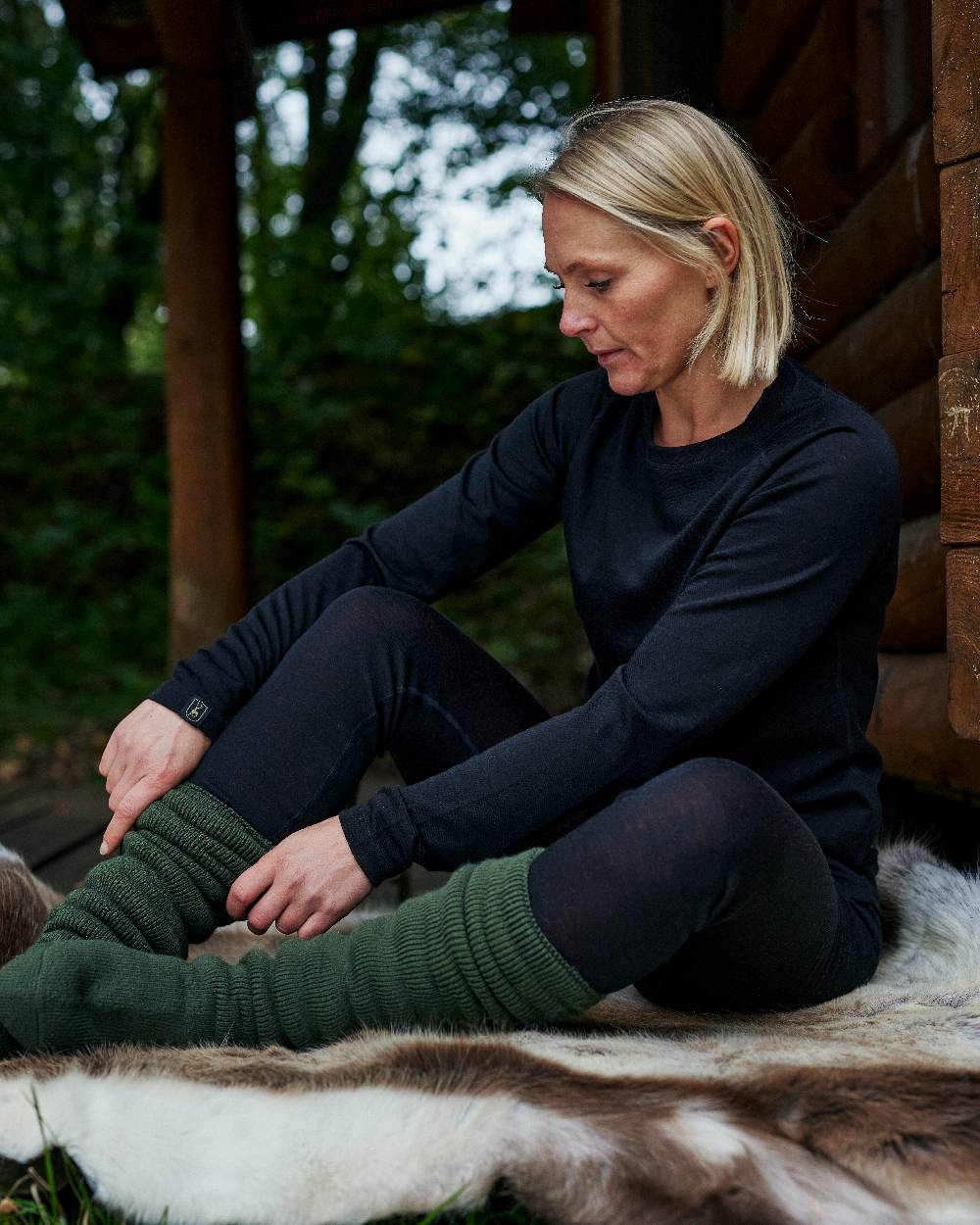 Black Oak coloured Deerhunter Lady Quinn Merino Undershirt on forest background #colour_black-oak