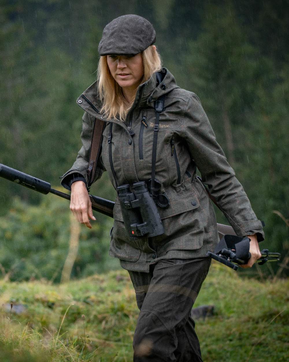 Elmwood coloured Deerhunter Lady Raven Trousers on grassy background #colour_elmwood