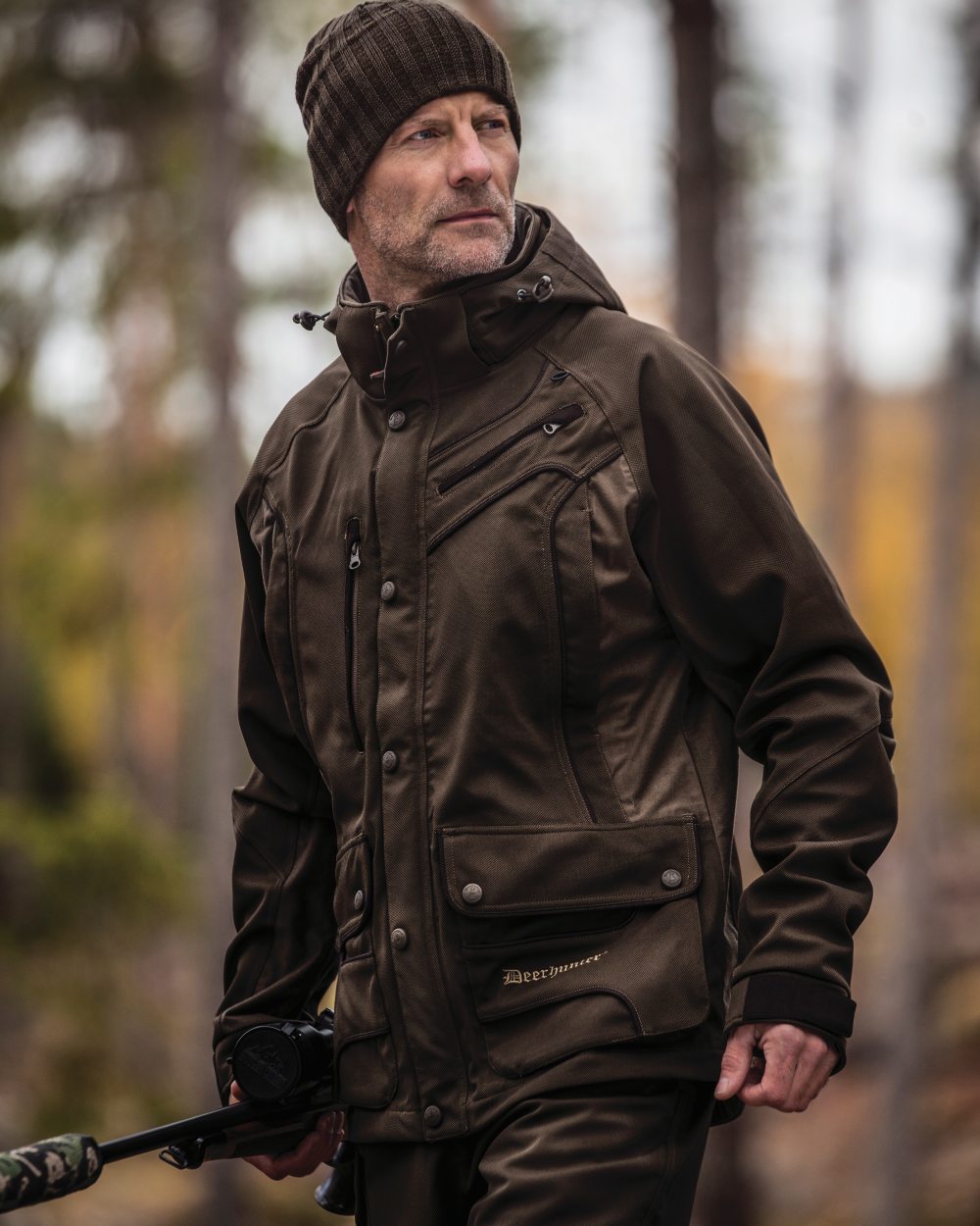 Art Green coloured Deerhunter Muflon Light Jacket on blurry background #colour_art-green