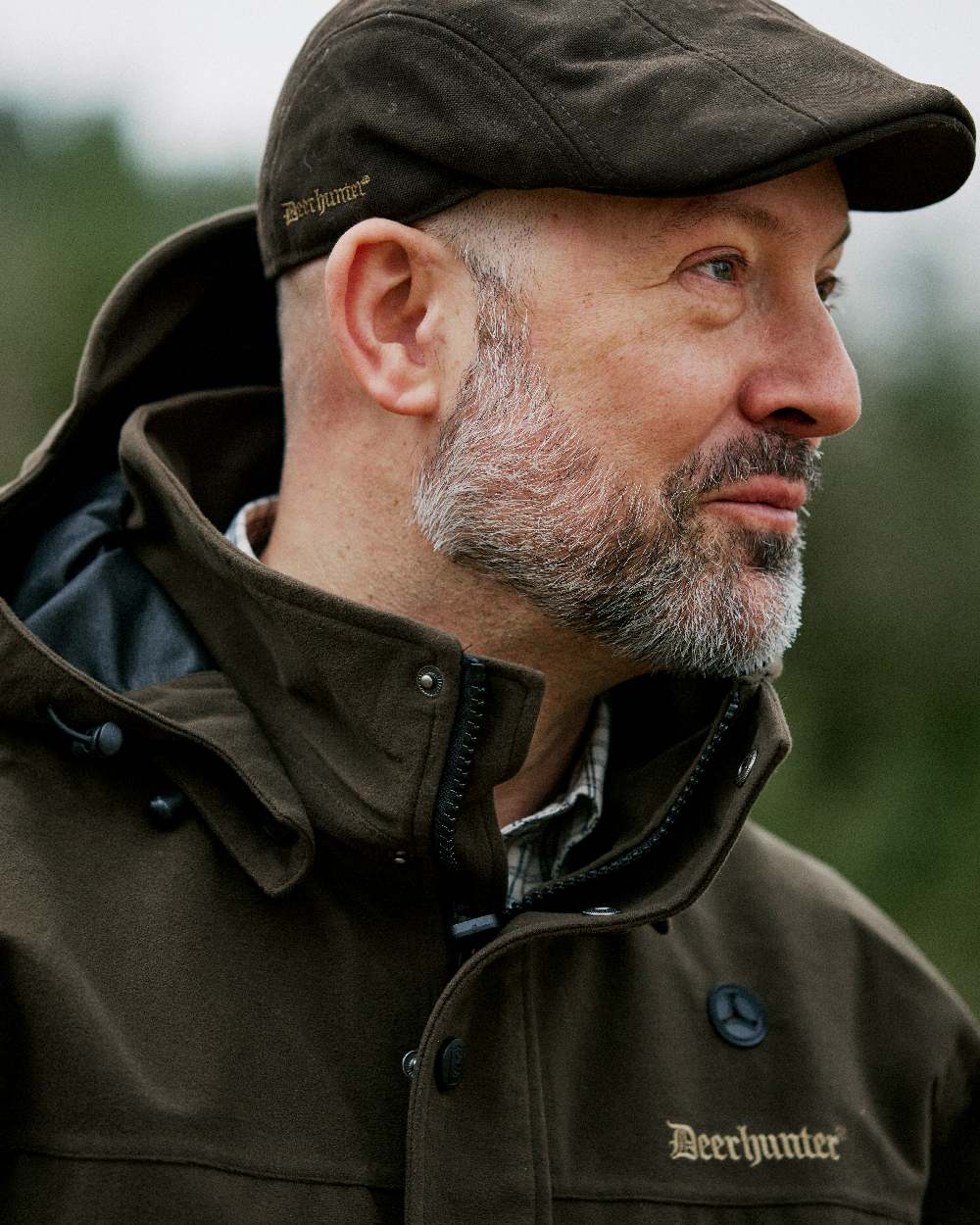 Peat Coloured Deerhunter PRO Gamekeeper Smock on blurry background #colour_peat
