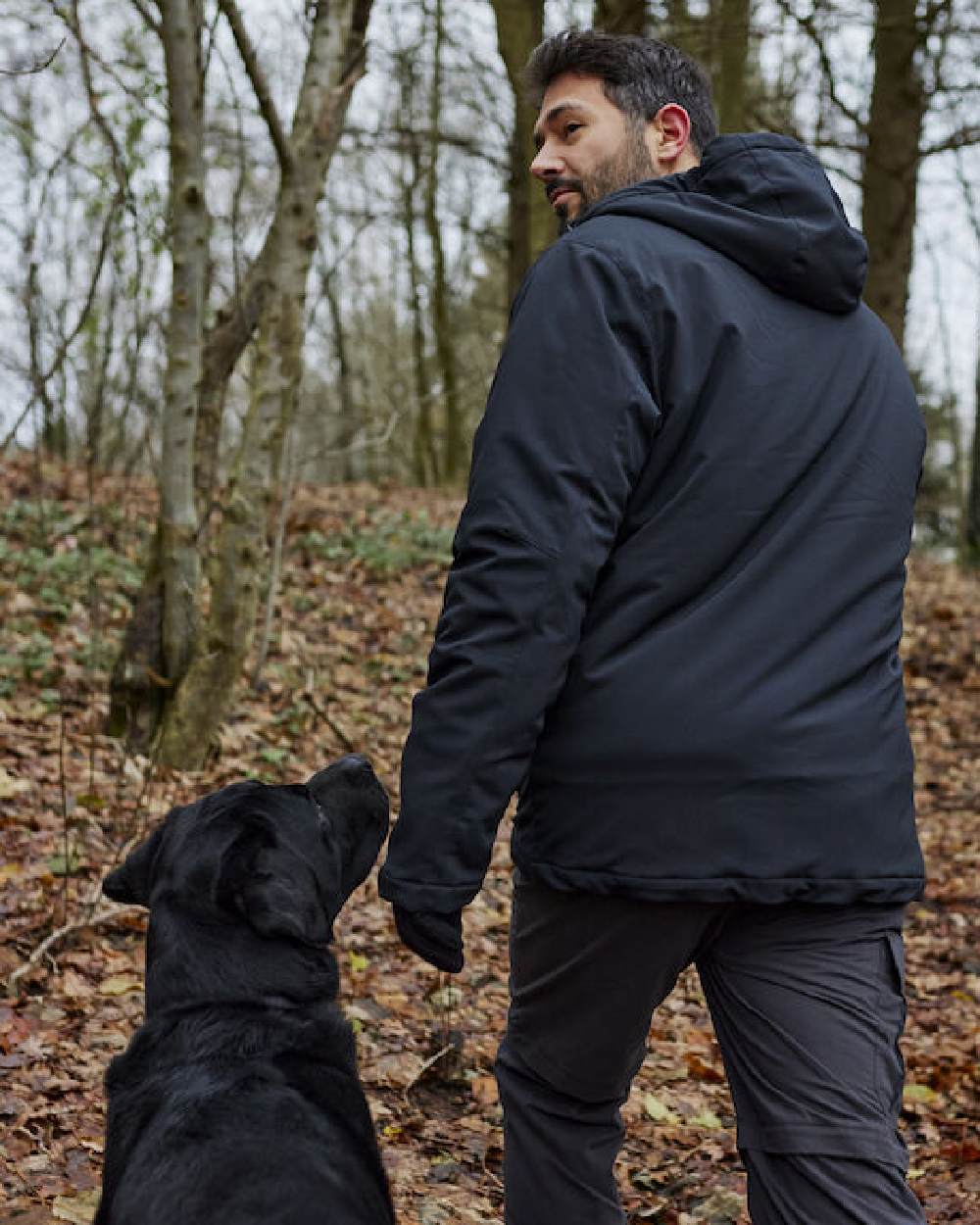 Black Oak coloured Deerhunter Quinn Merino Gloves on forest background #colour_black-oak