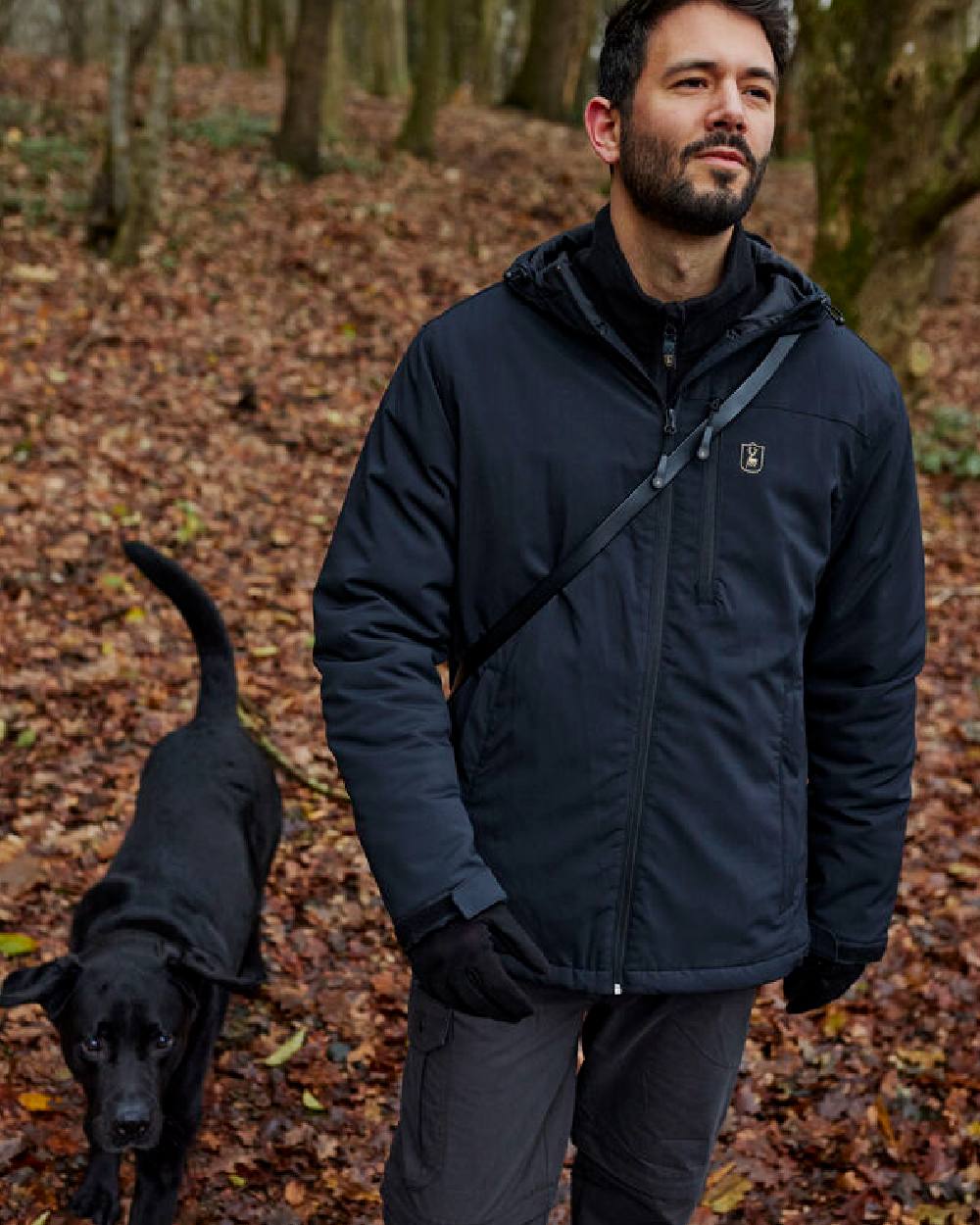 Black Oak coloured Deerhunter Quinn Merino Gloves on forest background #colour_black-oak