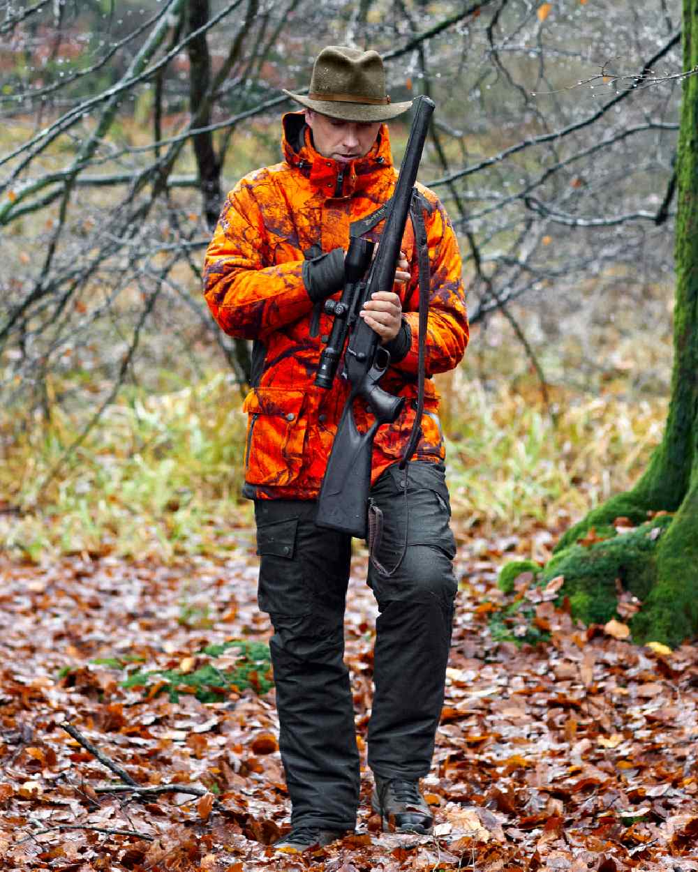 Realtree Edge Orange coloured Deerhunter Ram Arctic Jacket on forest background #colour_realtree-edge-orange