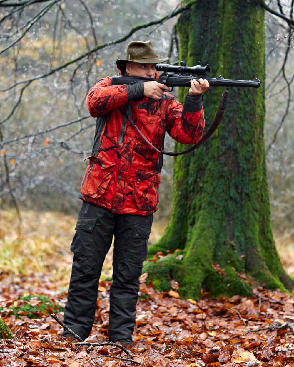 Realtree Edge Red coloured Deerhunter Ram Arctic Jacket on forest background #colour_realtree-edge-red