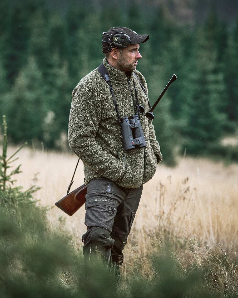 Elmwood coloured Deerhunter Ram Trousers on grassy background #colour_elmwood