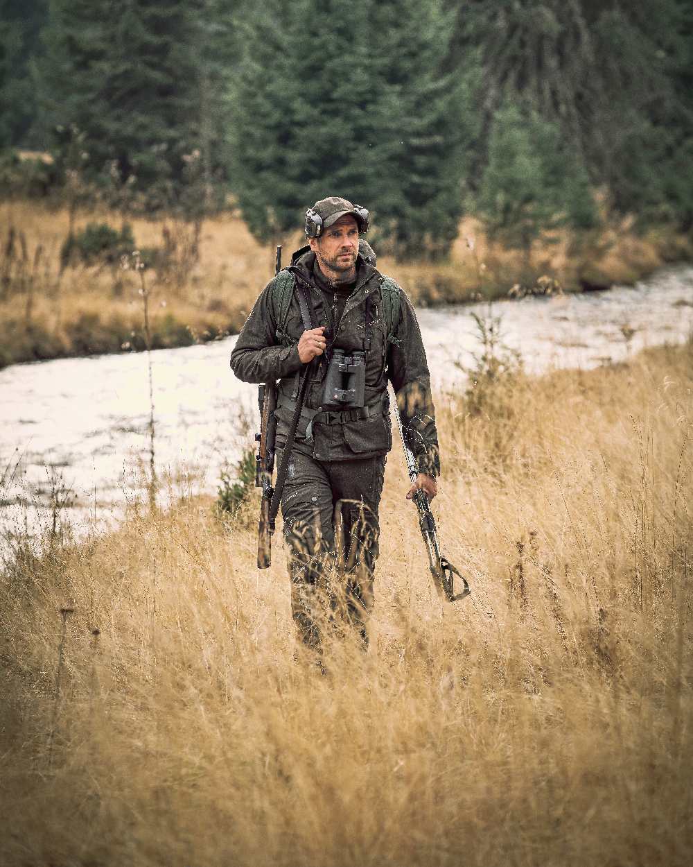 Elmwood coloured Deerhunter Ram Winter Trousers on grassy background #colour_elmwood