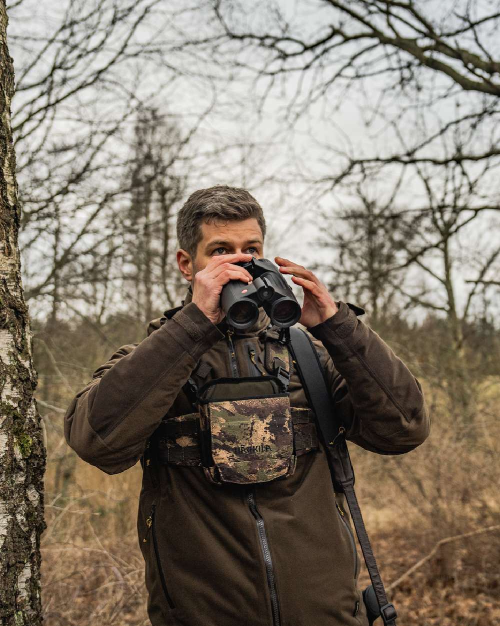AXIS MSP Forest Coloured Harkila Bino Harness on outdoor background #colour_axis-msp-forest