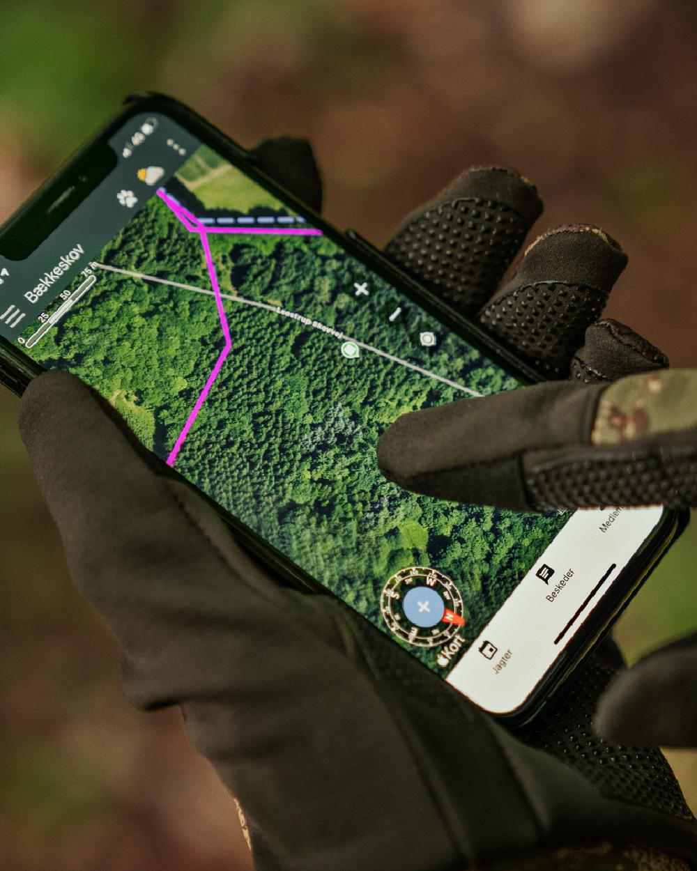 AXIS Forest Coloured Harkila Deer Stalker Camo Fleece Gloves on blurry background #colour_axis-forest