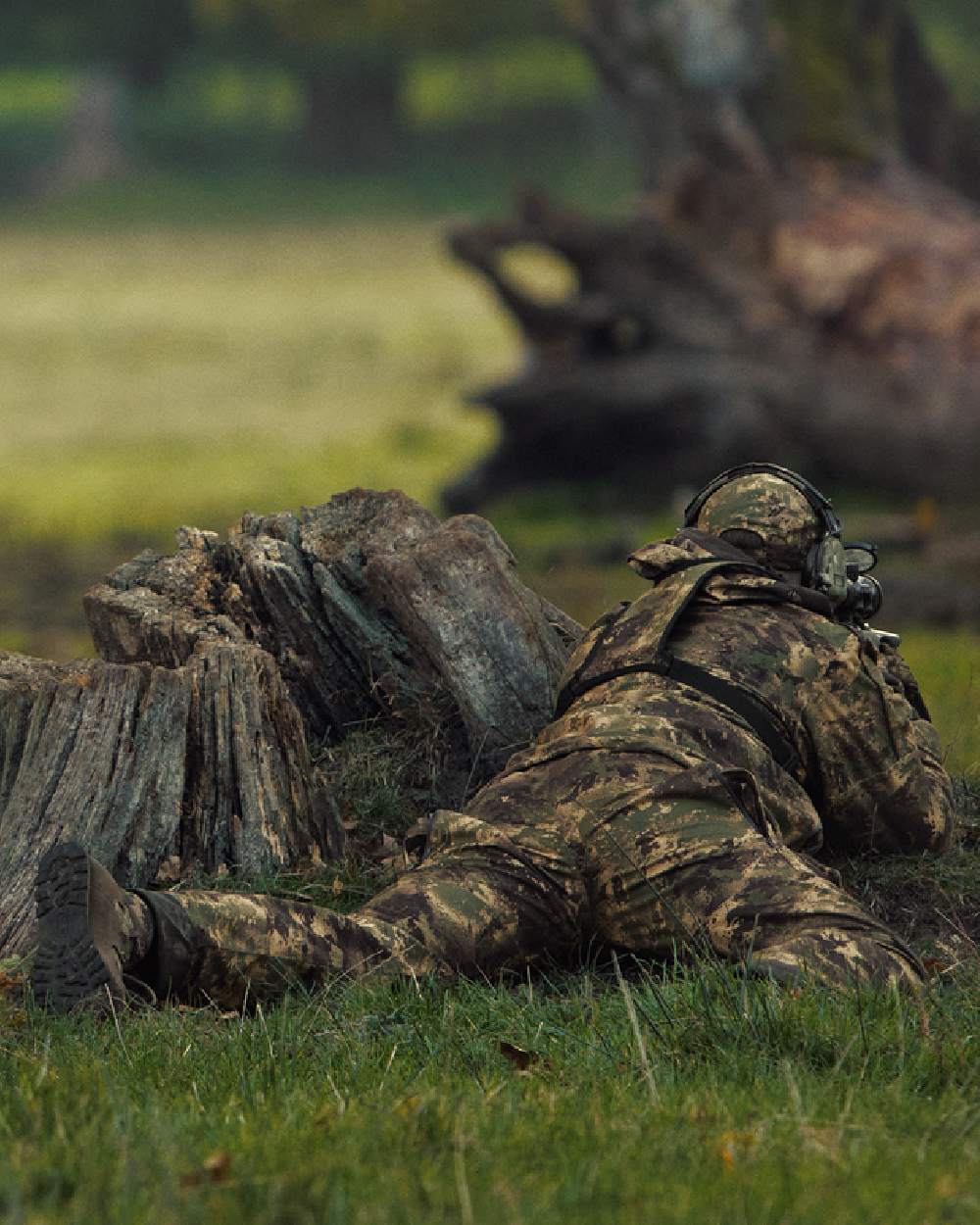 AXIS Forest Coloured Harkila Deer Stalker Camo HWS Jacket on forest background #colour_axis-forest