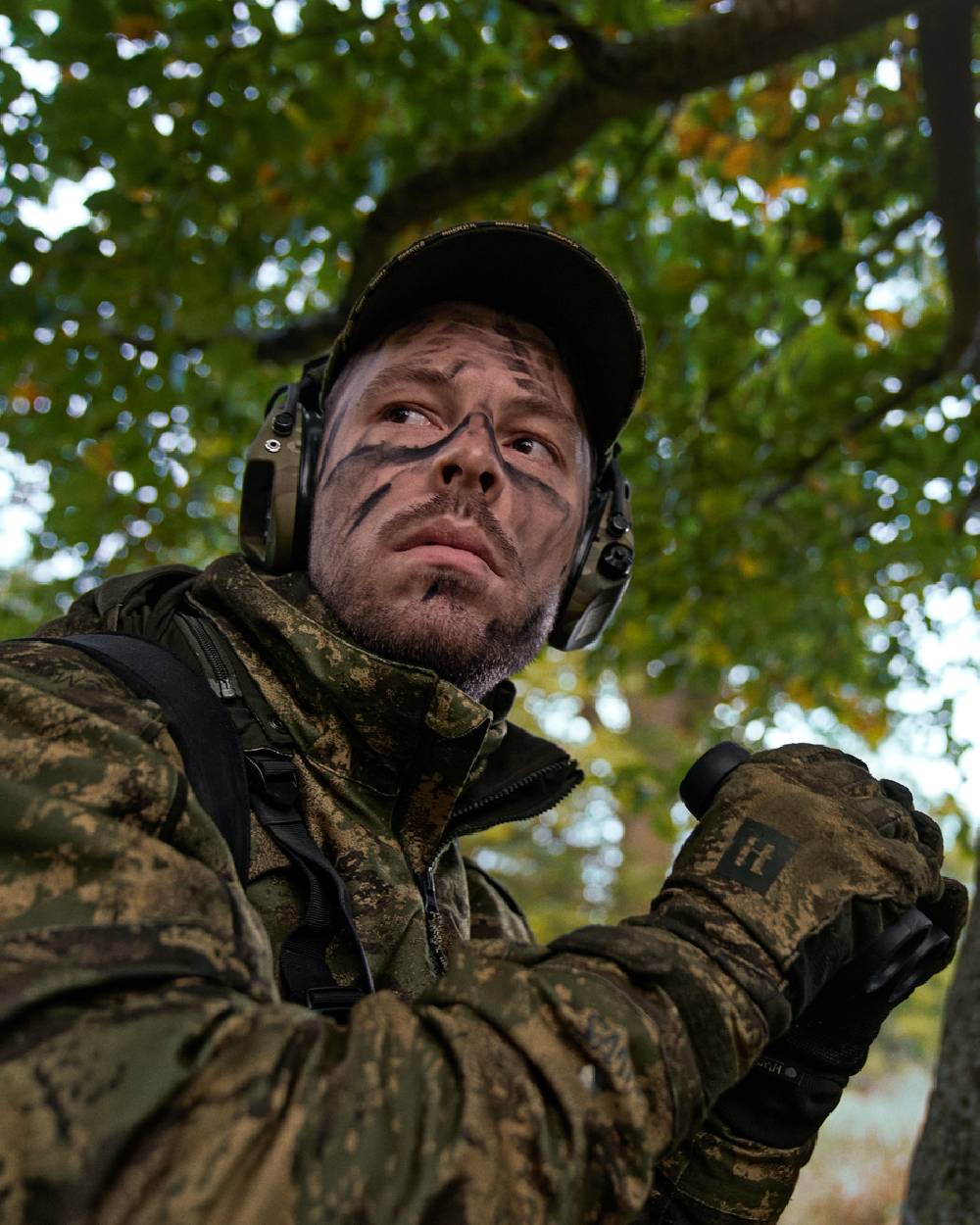 AXIS Forest Coloured Harkila Deer Stalker Camo HWS Jacket on forest background #colour_axis-forest