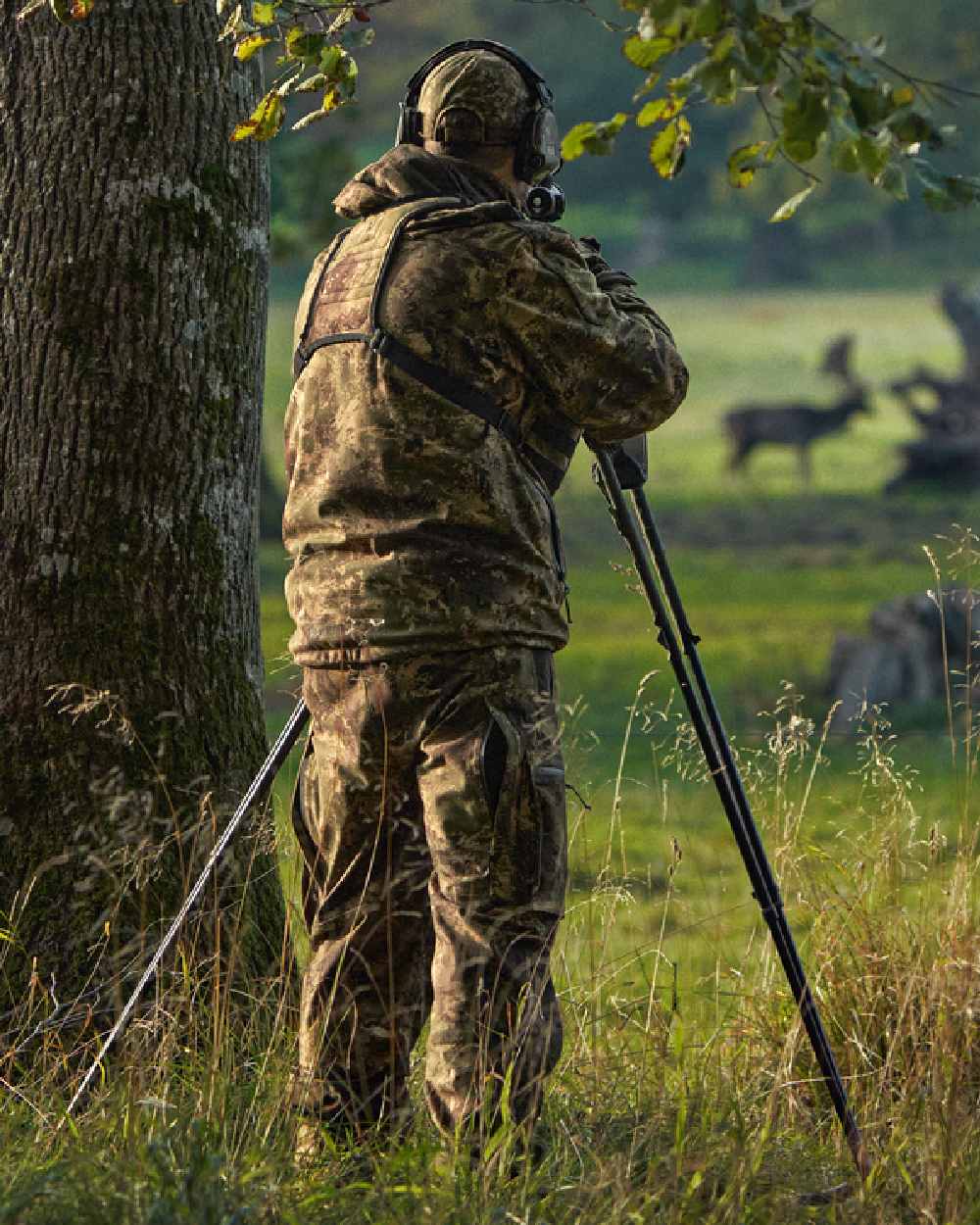 AXIS Forest Coloured Harkila Deer Stalker Camo HWS Jacket on forest background #colour_axis-forest