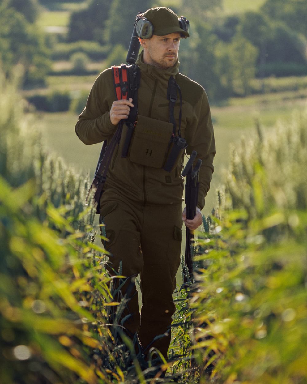 Willow Green Shadow Brown Coloured Harkila Deer Stalker Fleece Hoodie on outdoor background #colour_willow-green-shadow-brown
