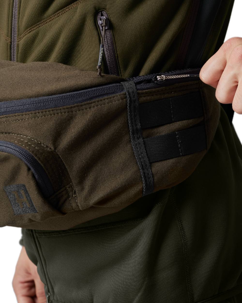 Willow Green Coloured Harkila Deer Stalker Waist Pack on white background #colour_willow-green