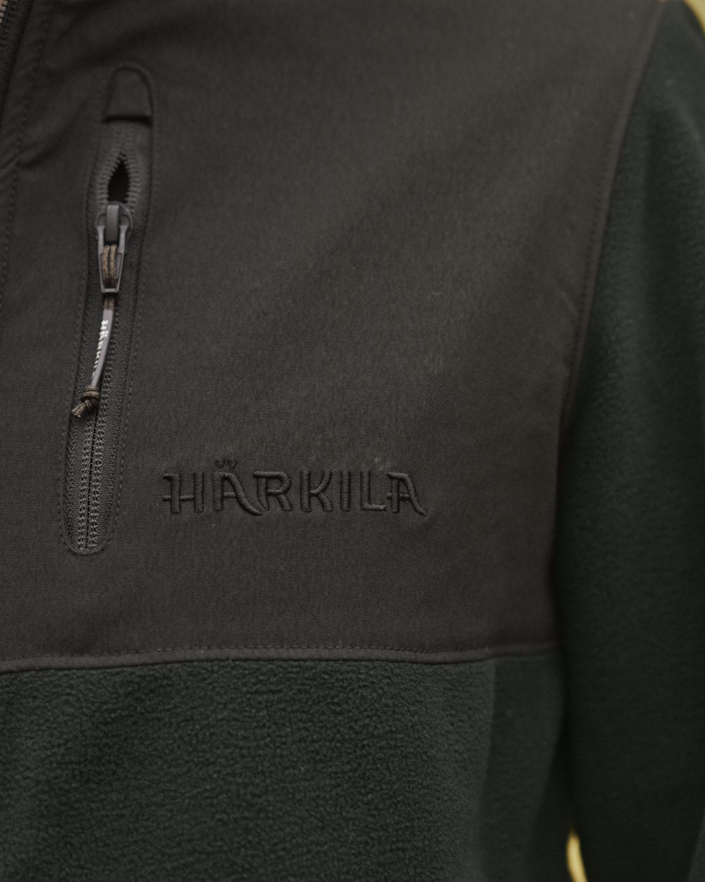 Jet Set Meteorite Coloured Harkila Fjell Fleece Jacket on forest background #colour_jet-set-meteorite