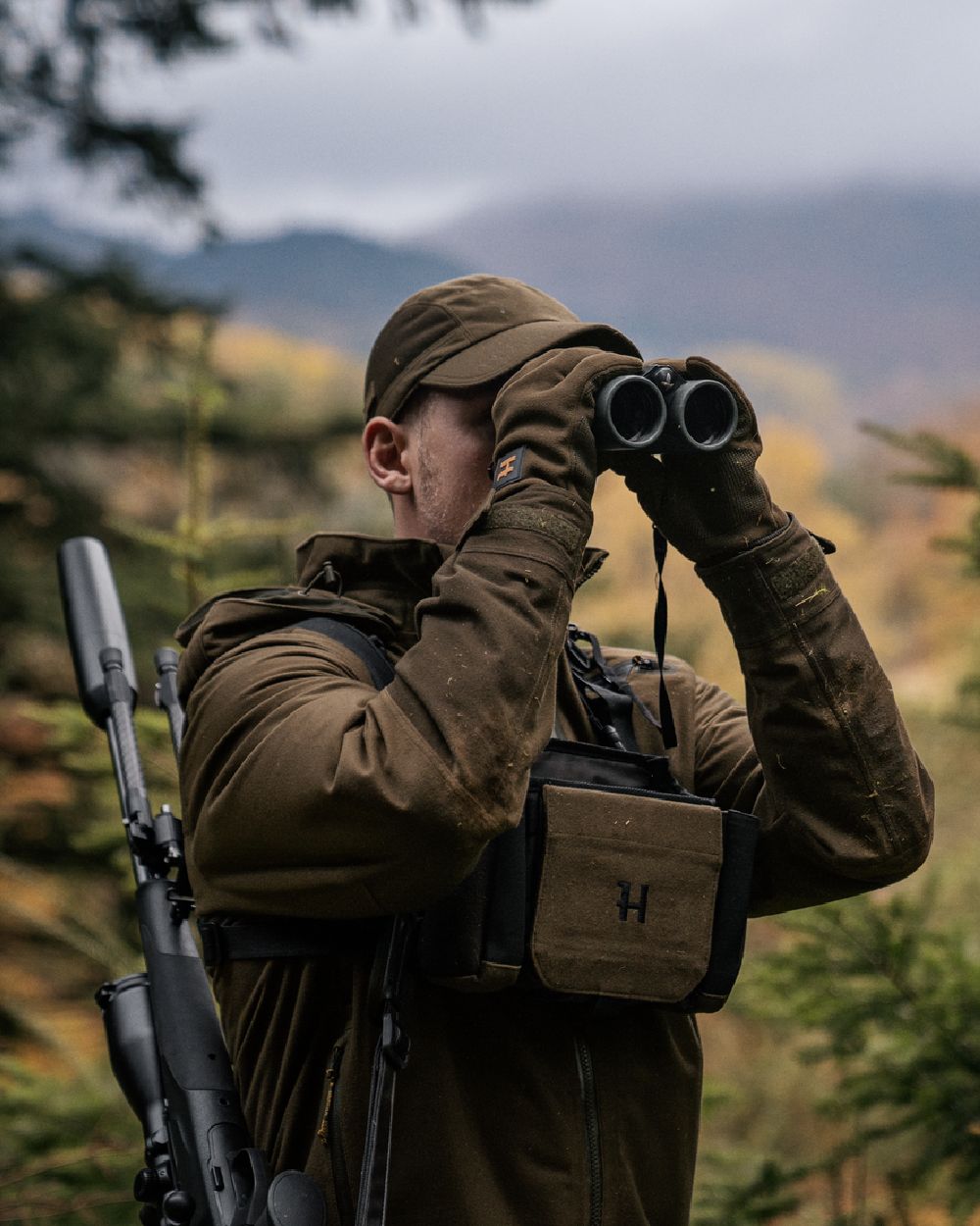 Hunting Green Shadow Brown Coloured Harkila Forest Hunter GTX Jacket on outdoor background #colour_hunting-green-shadow-brown