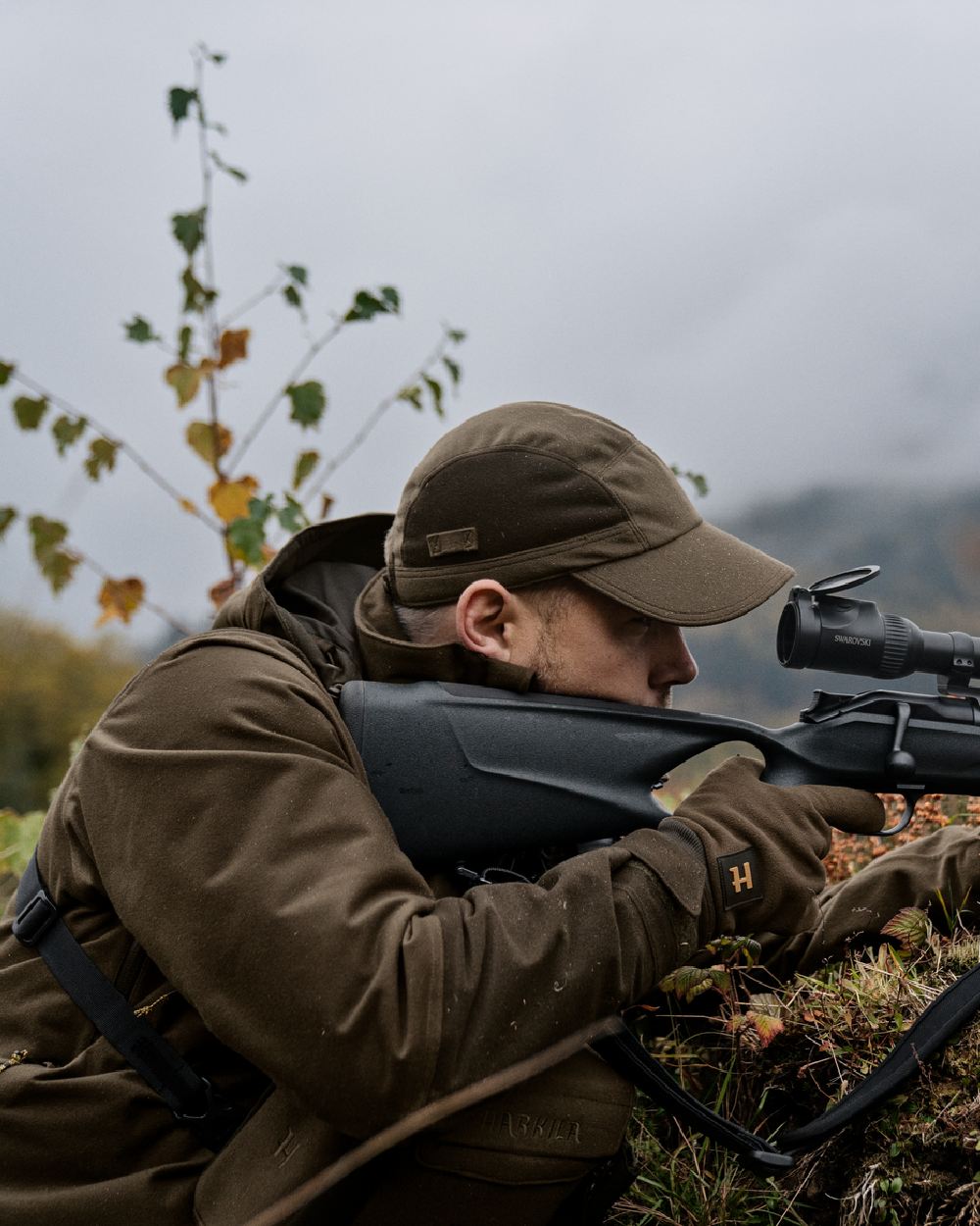 Hunting Green Shadow Brown Coloured Harkila Forest Hunter GTX Jacket on outdoor background #colour_hunting-green-shadow-brown