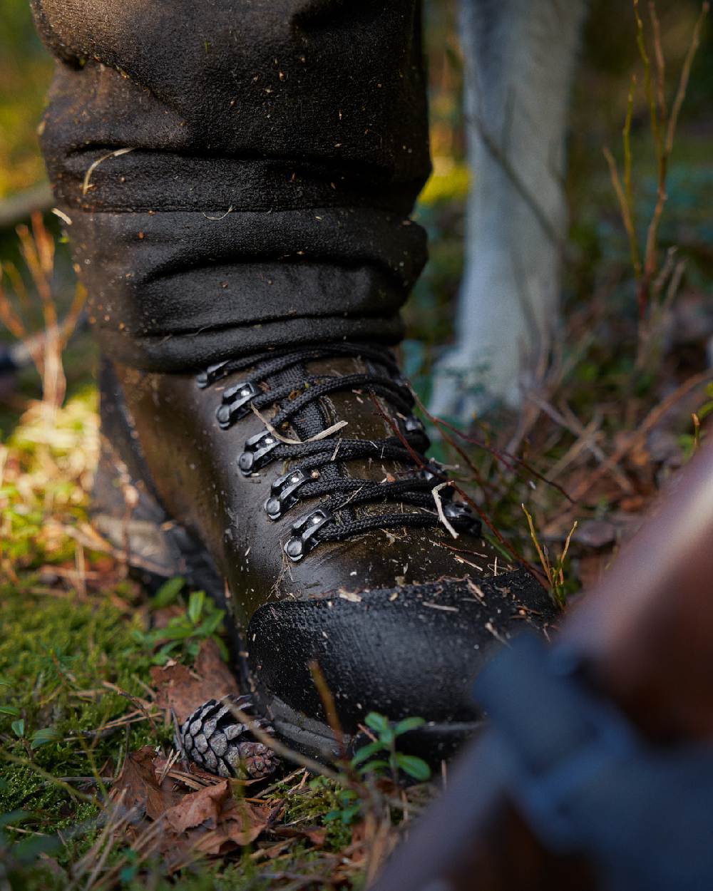 Willow Green Coloured Harkila Forest Hunter Mid GTX Boots on outdoor background #colour_willow-green