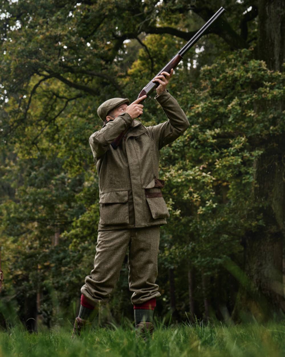 Forest Green Herringbone Coloured Harkila Kenmore GTX Jacket on forest background #colour_forest-green-herringbone