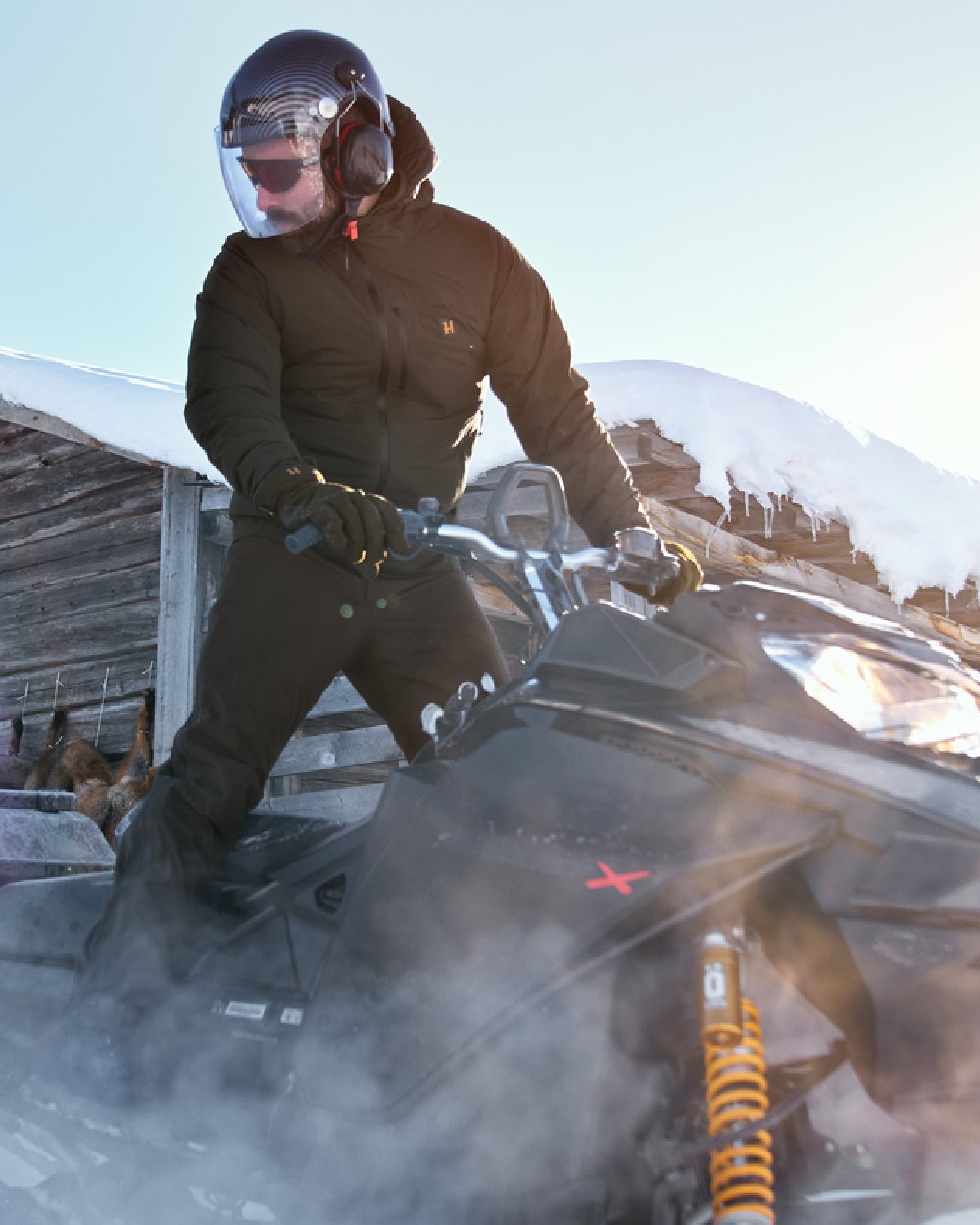 Willow Green Coloured Harkila Logmar HWS Packable Jacket on snow background #colour_willow-green